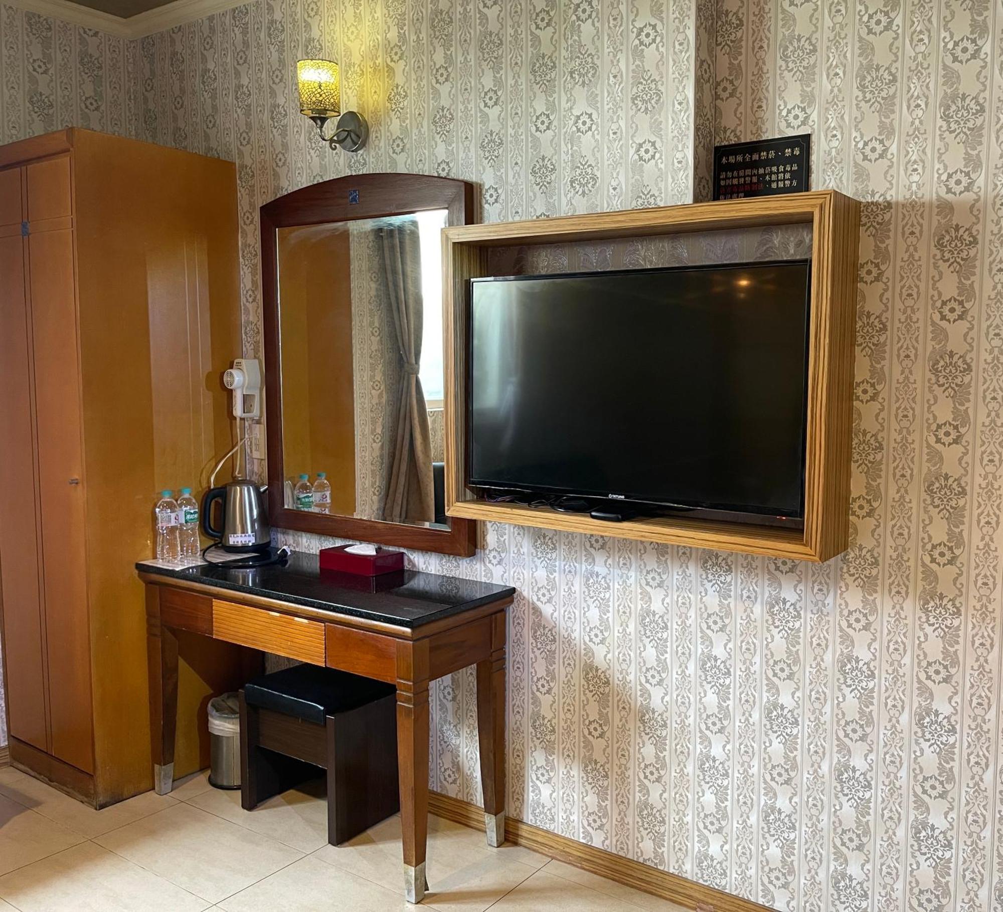 Treasure Island Motel - Renwu Kaohsiung Luaran gambar